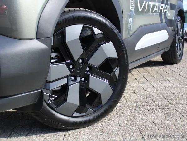 Suzuki e Vitara, foto 3